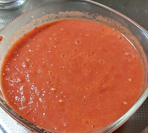 トマトと梅干しソースのパスタ２